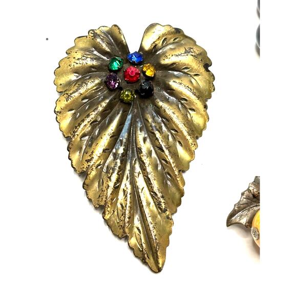 Vntg Deco Shoe Fur Clips Grapes Grape Leaf Mixed Metal Wood Bakelite Rhinestone - Picture 2 of 8